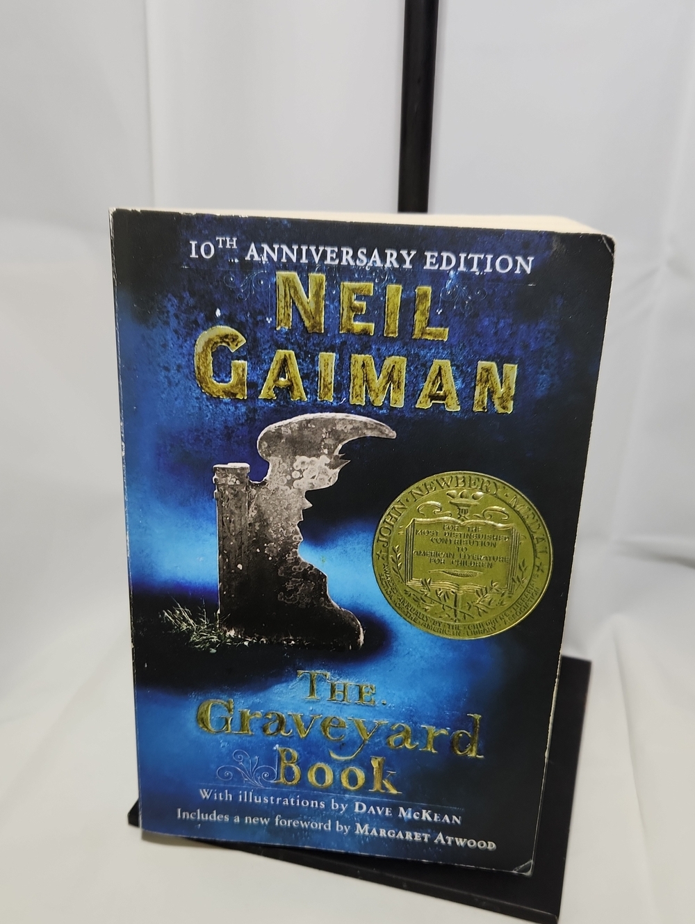 Neil Gaiman - The Graveyard Book (10th Anniversary Edition) - Blue Cover